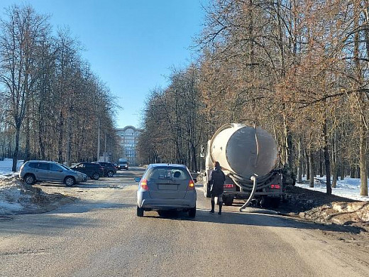 Мемориал "Красная талка" портят ассенизаторские машины