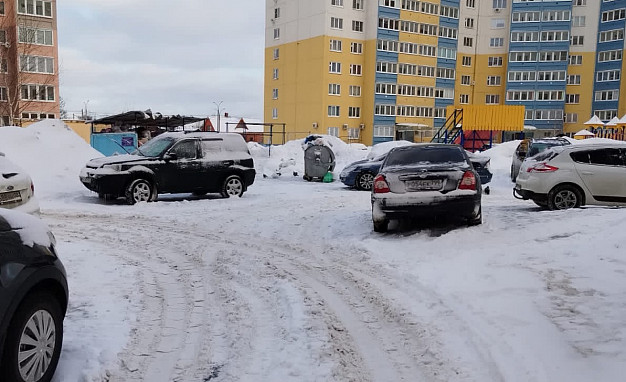 "Сбои по вывозу ТКО вызваны плотной парковкой автомобилей"