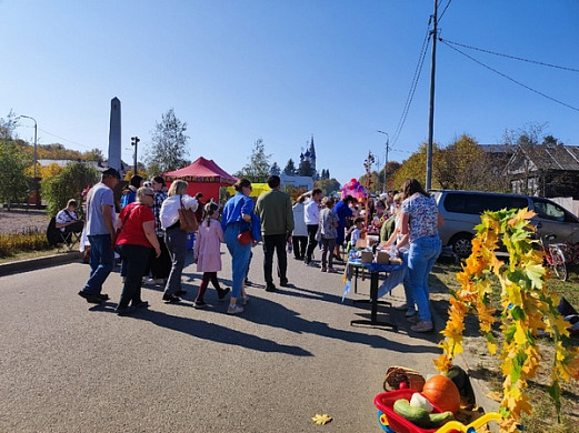В Палехе на ярмарке можно купить "Патриота", "Президента" и настойку моли