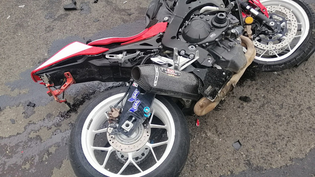 В Иванове байкер врезался во внедорожник