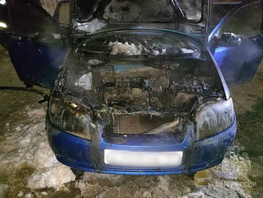 В Кинешме 17 человек тушили горящий «Chevrolet»