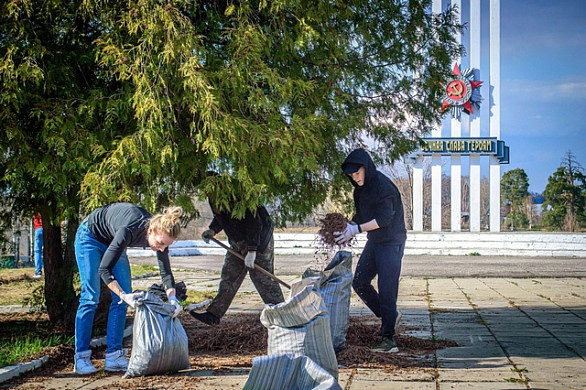 На Троицком кладбище в Шуе привели в порядок территорию у мемориала павшим воинам