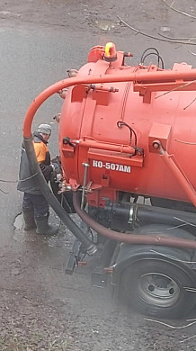 На ул. Благова в Иванове сливают отходы