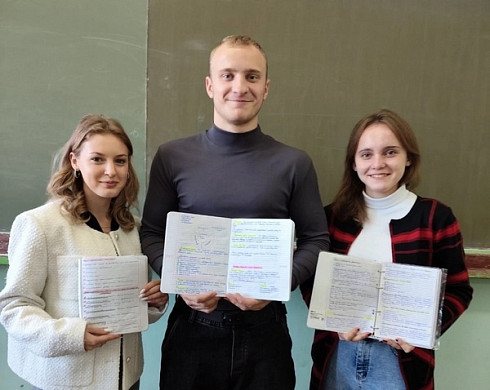  Первокурсники Энергоуниверситета соревновались в конкурсе конспектов 