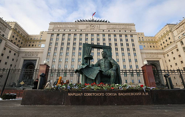 Уроженцу Ивановской области установили памятник в Москве у здания Министерства обороны