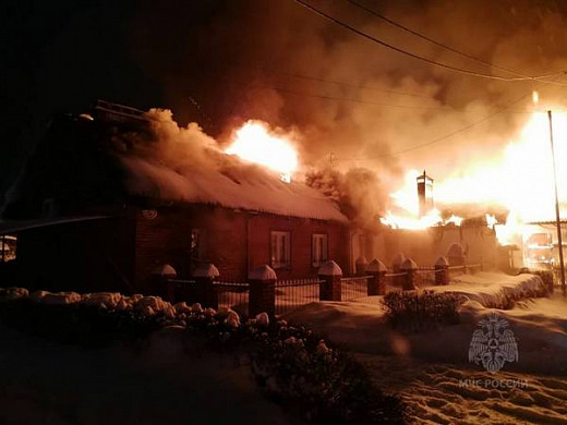 В новогоднюю ночь в Кинешме сгорел дом на две семьи