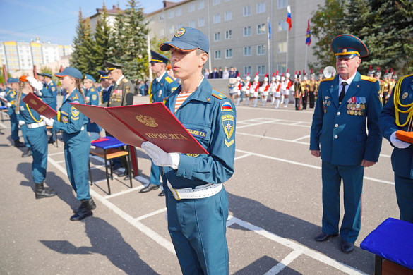  В День знаний глава МЧС России принял присягу курсантов ивановской пожарно-спасательной академии 