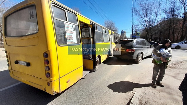 В Иванове пассажирский автобус попал в ДТП