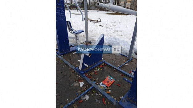 В Тейкове вандалы сломали тренажеры на новой спортплощадке