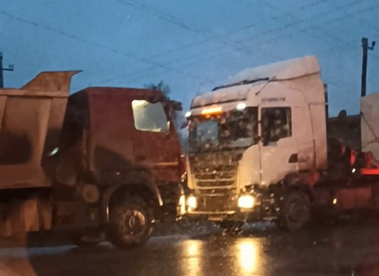 В Ивановской области на ж/д переезде застряла фура 