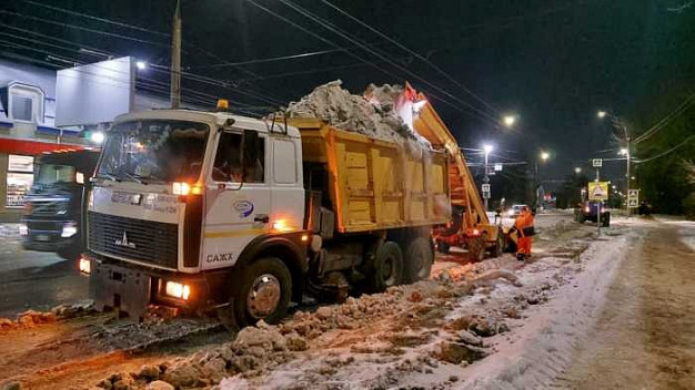  В Иванове на уборку снега с городских улиц вышел лаповый погрузчик 