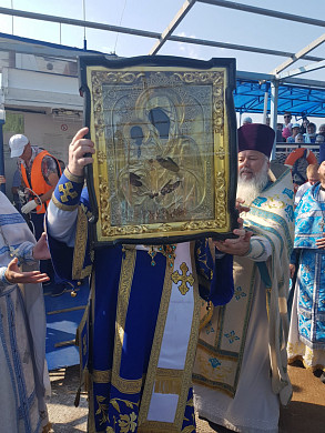 В Ивановскую область по Волге приплыла чудотворная икона «Троеручица»