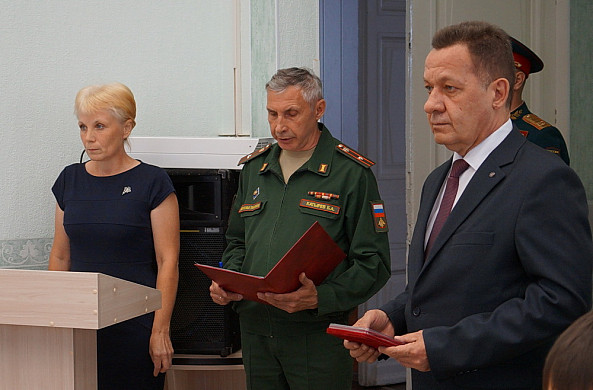  В Ивановской области вручили награду семье погибшего на Украине гвардии рядового 