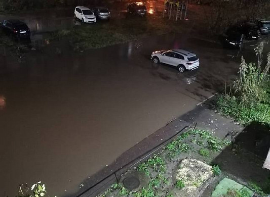 Ивановцы третий год жалуются на подтопление двора