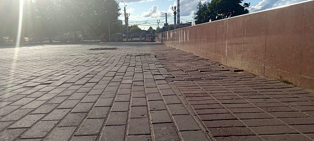 Ивановцы жалуются на разрушенные плитки на центральных улицах города