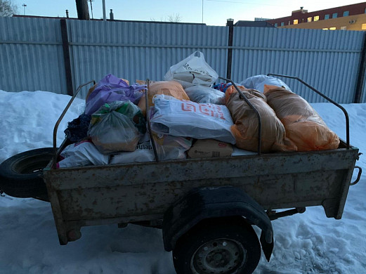 Семье погорельцев в Кинешме привезли собранные ивановцами вещи