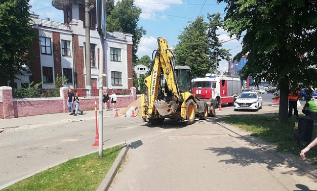 По факту гибели женщины под дорожной техникой в Иванове возбуждено уголовное дело