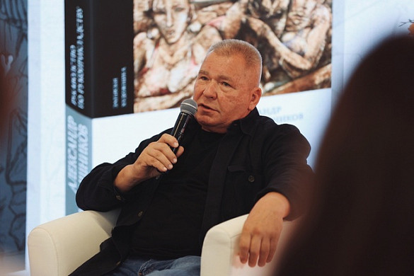 Скульптор Рукавишников привез в Иваново «Рукаводство по рукоприкладству»