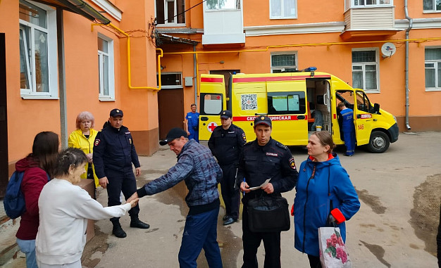Бабушка, которую спасали всем миром, согласилась отправиться в дом престарелых