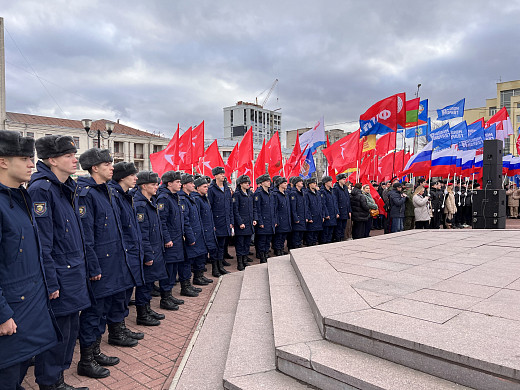 В Иванове развернули 37-метровый флаг России