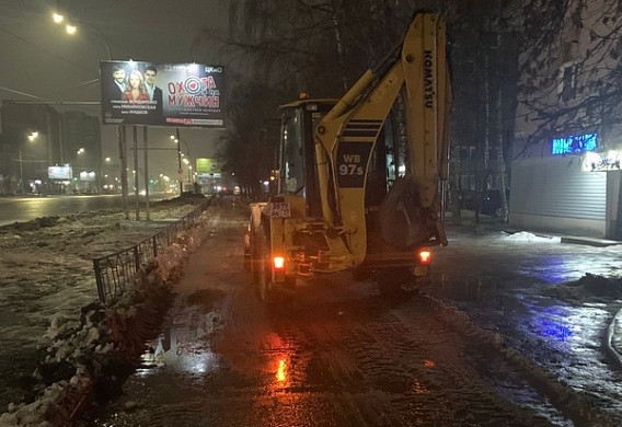С ивановских улиц вывозят лед и откачивают воду 