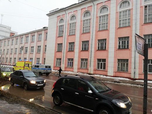 В центре Иванова девушку убило отвалившимся от здания куском стены 