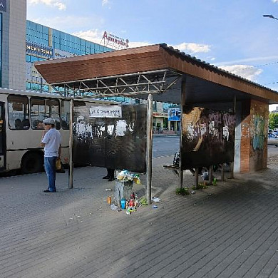 Ивановцы возмущены переполненными урнами на остановках