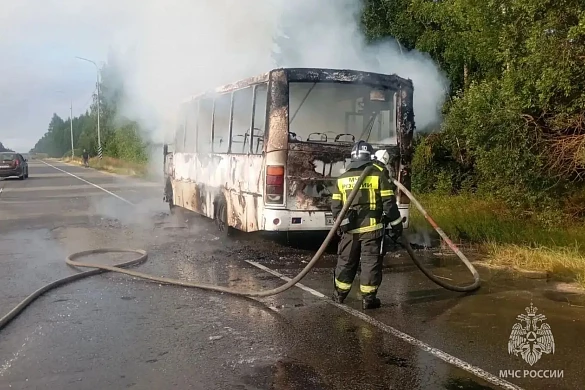 В Фурмановском районе вспыхнул автобус