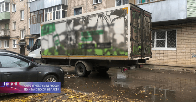 В Фурманове водитель фургона при движении задним ходом наехал на 86-летнего мужчину