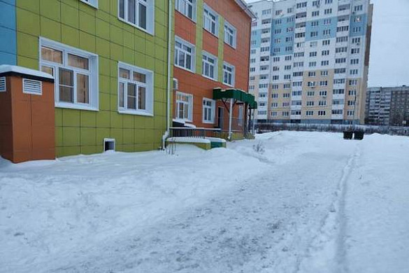  В Иванове половина школ города убирает снег шнекороторами 