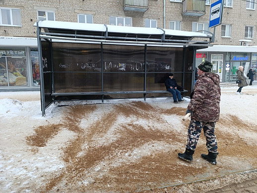 В Иванове за ночь на улицы высыпали почти 300 тонн песко-соляной смеси