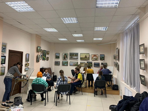 В Приволжском районе молодые художники пишут портреты ветеранов