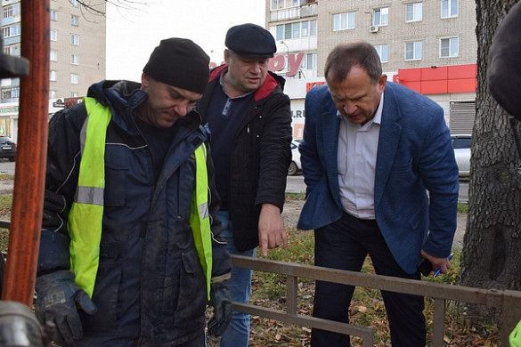  На проспекте Строителей в Иванове промывают ливневую канализацию 
