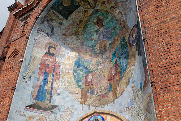 В Вичуге начали реставрировать майоликовое панно Воскресенского собора