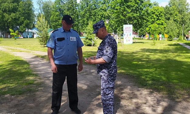 В регионе росгвардейцы проверяют детские лагеря на антитеррористическую защищенность