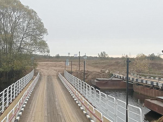 В Южском районе возвели понтонный мост вместо разрушенного льдиной