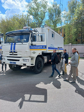 Ивановцам показали изъятое оружие преступников