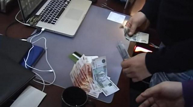 В Иванове адвокат дал взятку сотруднику правоохранительных органов