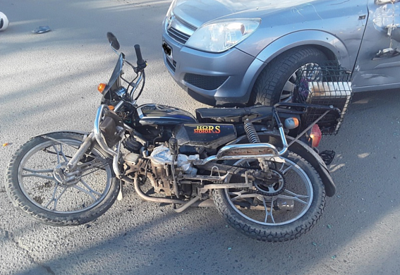 В Ивановской области под колеса автомобиля попал мопедист 