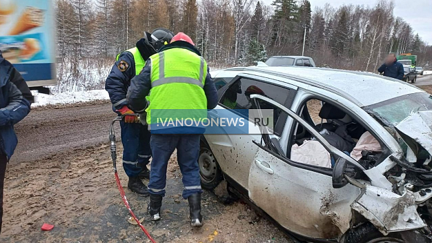 В жутком ДТП в Ивановской области погибли два пассажира