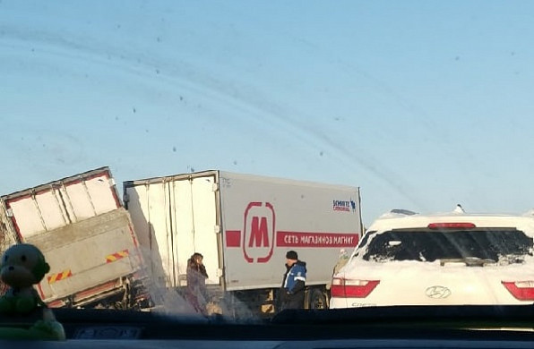 Три человека погибли на трассе Иваново-Ярославль в ДТП с фурой