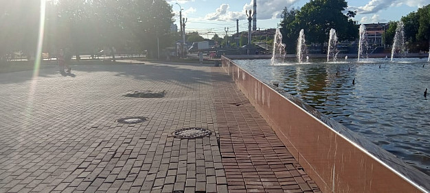 Ивановцы жалуются на разрушенные плитки на центральных улицах города