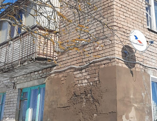 В селе Елховка инвалиду c малолетним внуком не могут починить крышу