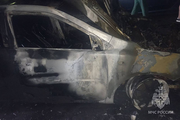 В Кинешме ночью сгорели два автомобиля