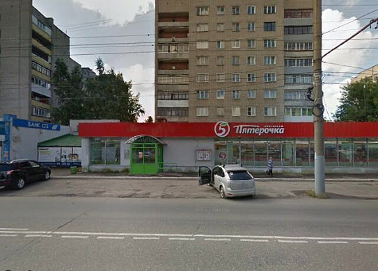 Сотрудники торговой сети «Пятерочка» в Иванове пытаются прятать просрочку в темноте 