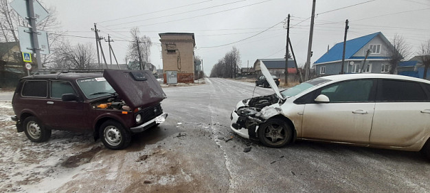 При ДТП в Юже от иномарок пострадали 2 отечественных авто 