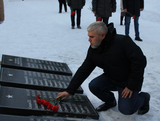 Чиновники и депутаты почтили память ивановцев, погибших в Сталинградской битве