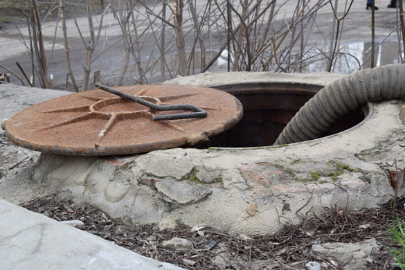 В Иванове откачивают талые воды из тепловых камер