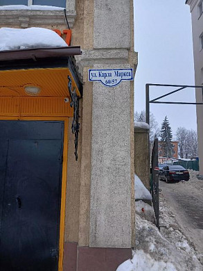 На ул. Карла Маркса в Иванове упали с крыши глыбы льда