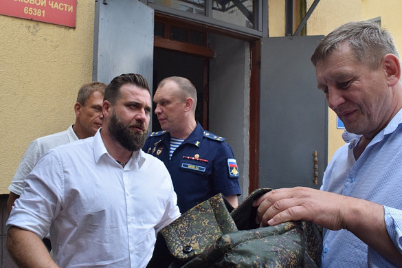 Ивановский мэр передал десантниками новую партию пончо